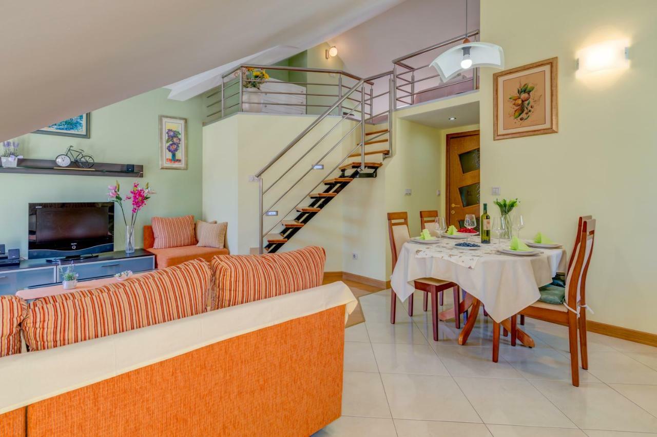 Appartement Natali à Omiš Extérieur photo